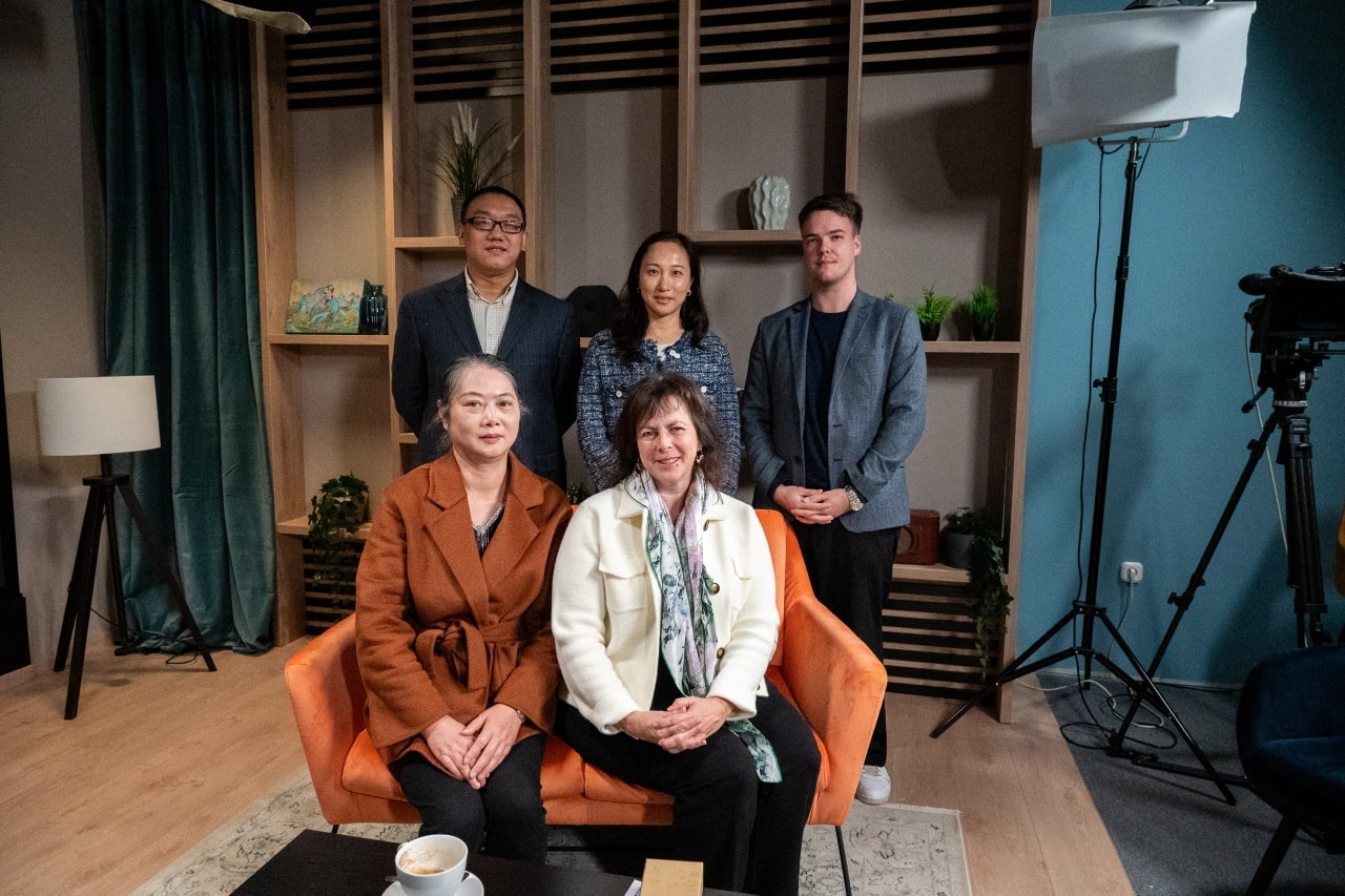 Shanghai Institutes for International Studies és MKBT